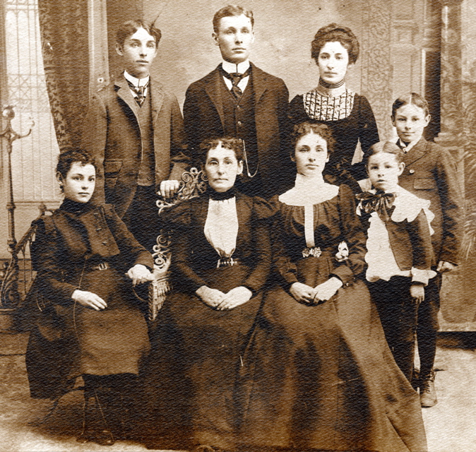 Janet Parker Dunbrack and her children: back row (l. to r.) Warren Heath, Francis Parker, Sarah, Norman Kent Dunbrack; front row  Nellie, Almira Mary, and Burton Irving Dunbrack, about 1900